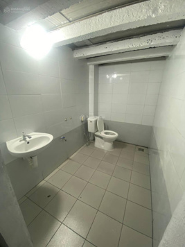 Cho thuê kho trong ngõ đường Bát Khối, DT 170m, mt 6m, rb, gía 12tr