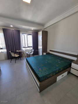 Chính chủ cho thuê căn 1 ngủ studio full đồ cuối phố Hồng Tiến, oto đỗ cửa giá 5 tr/t. LH0916 393 862