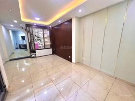 Bán gấp nhà ngõ 95 Việt Hưng, ngõ vào nhà 3 m, cách ô tô tránh chỉ 15 m, view thoáng biệt thự vin