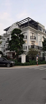 Biệt thự Hoa Lan Vinhomes Riverside, DT: 255m2, 4 tầng, mặt tiền: 10m