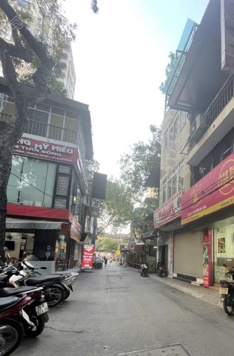 Ô tô tránh vỉa hè kinh doanh - ngõ thông dân cư đông đúc