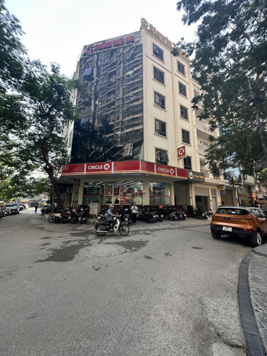 Bán gấp nhà 8 tầng lô góc 2 mặt tại phố Láng Hạ, Đống Đa. 47 tỷ vnd, 105m2. VP cty kết hợp ở