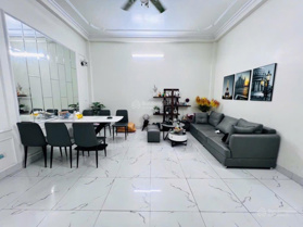Bán nhà trung tâm Mỹ Đình ô tô đậu cổng 43m2x4 tầng giá 7 tỷ 150