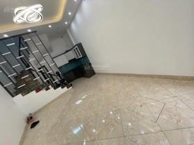 Nhà Tân Mai, ô tô vào nhà, 32m2, 5 tầng 8.4 tỷ 0978 699 555