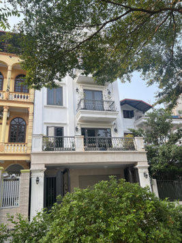 Mặt phố Hoàng Như Tiếp, Long Biên, 64m2, 6 tầng, Hơn 25.5 tỷ. Vỉa hè rộng, Kinh doanh nhộn nhịp