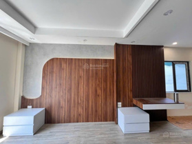 Nhà mới cứng kong đẹp, Nguyễn Văn Cừ mặt ngõ thông - oto đỗ cửa vào nhà lô gốc full nội thất