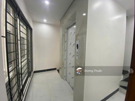 Cc bán nhà phố Ngọc Lâm 40m2 6 tầng tháng máy, lô góc, ngõ thông, ô tô, kính doanh, SĐCC nhỉnh 8 tỷ