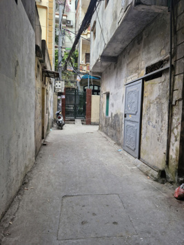 Bán đất tặng nhà 3 tầng 50m mt 4m vài bước chân ra phố xây CCMN quá đỉnh