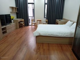 Chính chủ cho thuê căn hộ 39m2 full đồ studio, có ban công cuối phố Hồng Tiến 6 triệu: 0916 393 862