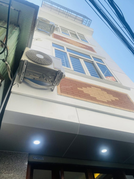 BÁN NHÀ TẠI PHƯỜNG ĐỊNH CÔNG HOÀNG MAI 30/32M 4TẦNG 3NGỦ NGÕ BA GÁC TRÁNH XE MÁY, 30M RA Ô TÔ TRÁNH