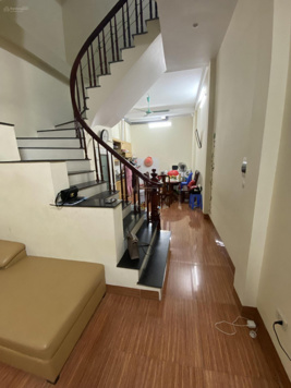 Cho thuê nhà trong ngõ 545 Vũ Tông Phan, 50mx3T, giá 16tr/tháng
