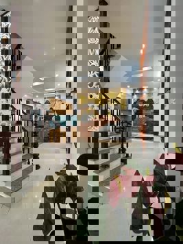 nh.à bá.n : Không Quy Hoạch - Ngõ Thông - Mặt Tiền Bề Thế, phố Minh Khai - HBT, dt: 32m, mt: 4,5m, 5 tầng. G.iá chào : 6,x tỷ