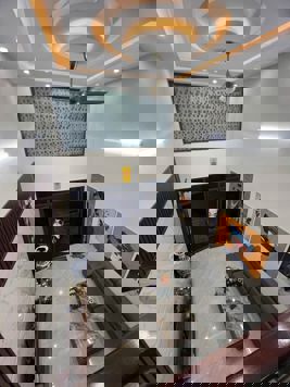 Bán gấp căn nhà mặt đường nguyễn khuyến , 3,5 tầng , có phòng ngủ cho người già , diện tích 50m , ô tô đỗ cửa , có vỉa hè , đồ đạc cơ bản , bán trong ngày mai luôn ạ , thì nhà e để giá đầu tư , hết ngày mai e bán giá cũ , nhờ ace kết nối , mời ae đầu