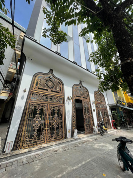 Chính chủ cho thuê tòa nhà văn phòng mặt phố Văn Cao - mặt tiền 12m - DT 130m2 - 8 tầng giá 250tr