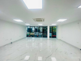 Chính chủ cần cho thuê gấp phân lô nhà Huỳnh Thúc Kháng DT 100m2 x 5 tầng có gara ô tô. Gía 24tr/th