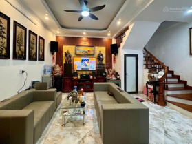 Kim Ngưu - quận HBT, ngõ to ô tô tránh, 40m2 5 tầng, nhà mới đẹp, khu vực trung tâm chỉ hơn 8 tỷ