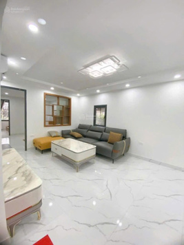 Chính Chủ Cần Bán Căn Nhà Tập Thể Nguyên Hồng - View 3 Thoáng - Tầng Thấp - Hàng Xóm Thân Thiện!