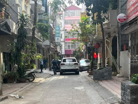 Phân lô - ô tô tránh - thang máy - 2 thoáng - tặng toàn bộ nội thất