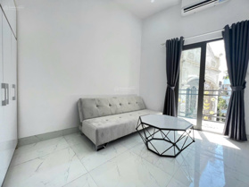 Phòng thoáng có gác xép. Dọn vào ở ngay, thuận tiện trung tâm tiện ích xung quanh khi khách cần ạ