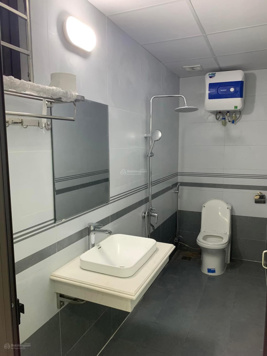 Hiếm - chính chủ cho thuê nhà mới 98m2x4T, kinh doanh, vp, vỉa hè, ôtô, Nguyễn Thị Định, 39 triệu