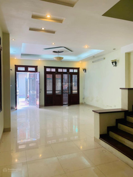 Cho thuê nhà riêng nguyên căn ngõ 24 Hoàng Quốc Việt, Cầu Giấy. DT 80m2 x 4T, MT 5m, giá 16tr/th