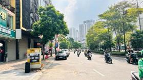 Nhà mặt phố Nguyễn Hoàng 10T đang cho thuê 200tr 1tháng vỉa hè rộng kinh doanh buôn bán sầm uất