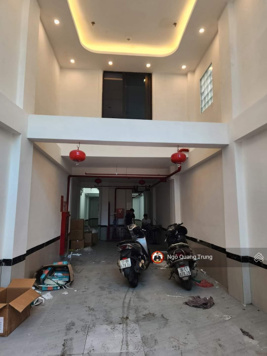 Bán nhanh tòa nhà căn hộ dịch vụ view hồ Thanh Xuân, Hoàng Ngân có 30 phòng dòng tiền gần 180 triệu