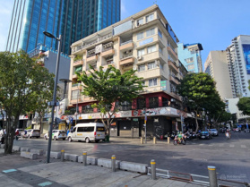 Cho thuê góc 2MT số 14 - 16 Nguyễn Huệ - Ngô Đức Kế, Quận 1, DT: 30x15m, 1 trệt 1lầu, DTSD: 1.000m2