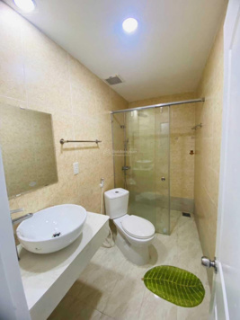 Bán nhanh căn hộ 2 phòng ngủ Mường Thanh 04 view chính biển, giá 2,3 tỷ