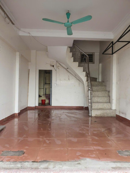 Chủ nhà cần cho thuê nhà mặt phố giá 12 triệu VND tại đường Giải Phóng, Hoàng Mai, kinh doanh tốt