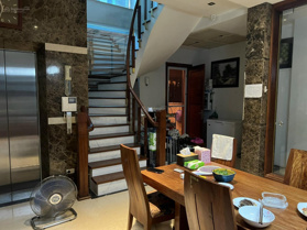 Bán BT KĐT Yên Hòa, Trần Kim Xuyến. DT 153m2 x 4T và hầm, thang máy, MT 10m. Giá 64 tỷ