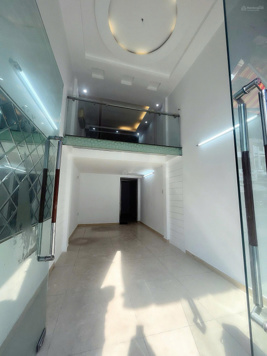 Cho thuê mặt tiền KD nguyên căn 102 Nguyễn Thiện Thuật, P2, Quận 3 - 3 lầu