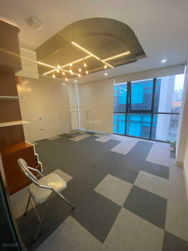 Cho thuê văn phòng giá tốt chỉ 13 triệu tại số 14 ngõ 88 Trung Kính, 80m2 bao phí dv; ô tô đỗ cửa