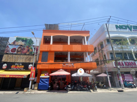 Cho thuê nhà góc 2MT 229 Bình Phú, Q.6 -DT 9.2x10m, trệt 2 lầu ST, đoạn giữa Hậu Giang - Chợ Lớn