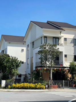 Chính thức mở bán giỏ hàng siêu hiếm có 1 - 0 - 2 shopvillas Lake View 0889 111 996