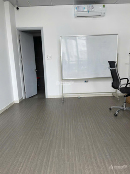 Chính chủ cho thuê duy nhất một phòng đẹp nằm sân thượng DT 30m2 giảm giá thuê còn 8,x tr/tháng