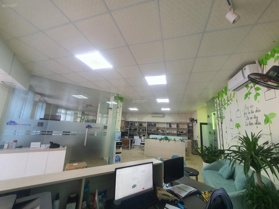 Cho thuê văn phòng tầng 1: 35m2, 80m2 full nội thất chính chủ tại Cầu Diễn