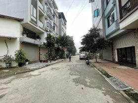 Bán nhà phố Mạc Thái Tổ, xe container tránh, vỉa hè, 6 tầng mới, thang máy, nội thất đẹp, ở ngay
