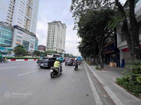 Bán nhà mặt phố Phạm Văn Đồng, DT 135m2 x 7 tầng, mặt tiền 7m, 2 thoáng, thuê 100 tr/ th, 52 tỷ.