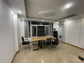 Bạn đang cần tìm VP cho 6 - 8 người? Click xem tòa VP 369 Nguyễn Trãi DT 30m2 với giá cực hợp lý