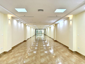 Cho thuê MBKD mặt phố Trung Hòa. Diện tích 450m2 x 3 tầng. LH 0914 624 186