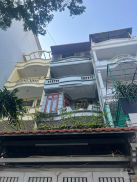 Cho thuê nhà MP Hoàng Cầu DT 70m2 XD 5 tầng MT 5m làm VP công ty, spa, nha khoa, thẩm mỹ 60tr/tháng