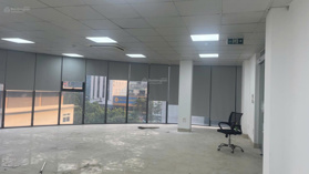 Cho thuê văn phòng tại đường Dương Khuê, giá siêu hời 21 triệu vnd, diện tích 125m2 