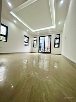 Cực phẩm nhà mới 7 tầng thang máy ô tô vào nhà ngõ thông kinh doanh phân lô gần phố Phương Mai