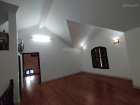 Bán biệt thự 4 tầng khu đô thị Đại Kim, Hoàng Mai. Lô góc xẻ khe, mặt tiền 9m