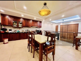 Bán Nhà Phố Hoàng Quốc Việt, Kinh Doanh, 65m2 chỉ hơn 15 tỷ. Ô tô đỗ cửa, gần phố.