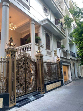 Chính chủ cần bán gấp - kinh doanh - vỉa hè rộng - lô góc - Kim Đồng 176 m2, MT 25m, giá 25 tỷ