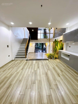Cho thuê nhà tại Liễu Giai, DT 60m2x4T, oto đỗ cửa giá thuê 15tr/th. LH 0982 987 227