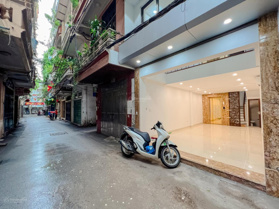 Siêu mới! phố Hoàng Quốc Việt, phân lô, thang máy, ô tô trong nhà, giáp phố, nhà mới, 40m2*8T