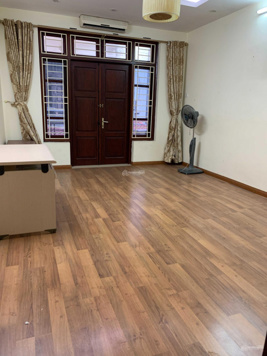 Cho thuê nhà riêng ô tô đỗ cửa phố Lạc Trung, DT 75m2 x 5 tầng, MT 4.5m kdoanh sạch sẽ, giá 25triệu